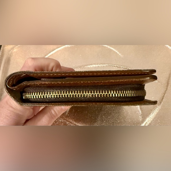 Louis Vuitton Monogram Compact Wallet. Good vintage condition! - Picture 4 of 10